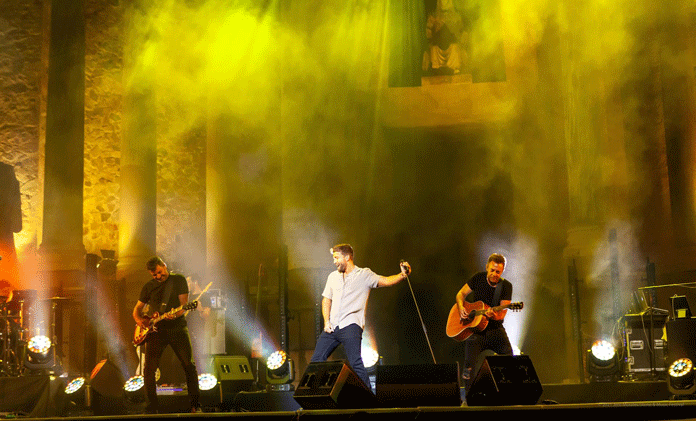 El cantante Pablo Alborán en su actuación en el Stone & Music de Mérida