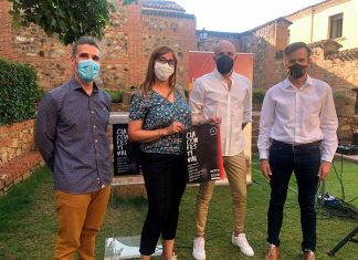 Hoyos sube el telón con ClaCon