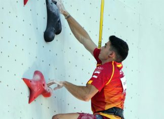 Alberto Ginés lidera la final de escalada tras la prueba de velocidad