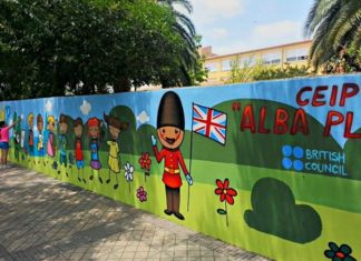 Las hermanas del Alba Plata regresan al colegio con mascarilla Las hermanas del Alba Plata regresan al colegio con mascarilla