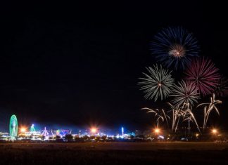 La Feria de San Miguel recupera los fuegos artificiales en la clausura