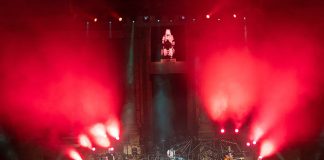 Robe Iniesta llena el Teatro Romano en la presentación de Mayéutica