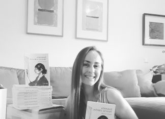 La escritora cacereña María Amado publica su primera novela ‘Samanta tras el cristal’ La escritora cacereña María Amado publica Samanta tras el cristal