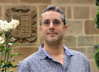 Hilario Jiménez presenta ‘Fragilidades’ en el Aula de la Palabra de Cáceres Hilario Jiménez presenta Fragilidades en el Aula de la Palabra de Cáceres