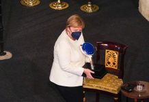 Angela Merkel defiende la unidad de Europa para impulsar sus valores democráticos