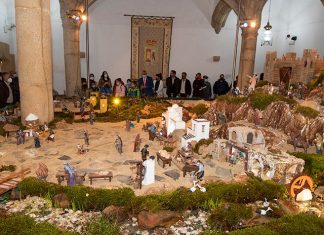 Más de doscientas figuras componen el Belén del Palacio de Carvajal de Cáceres