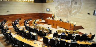 La Asamblea de Extremadura reivindica la memoria de las víctimas del Holocausto