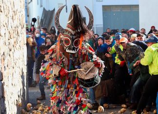 Una mujer encarna a Jarramplas por primera vez
