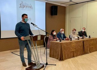 El colegio San Antonio de Cáceres digitaliza la revista Lyceum para recuperar la historia del centro