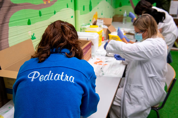 Extremadura inocula la primera dosis a casi 5.000 niños en la primera jornada de vacunación