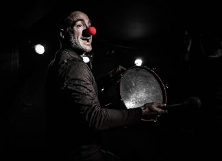 La obra Blanco roto sube el telón de la Sala Maltravieso