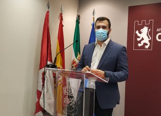 Cáceres contrata a abogados medioambientales para asuntos como las fotovoltaicas o la mina