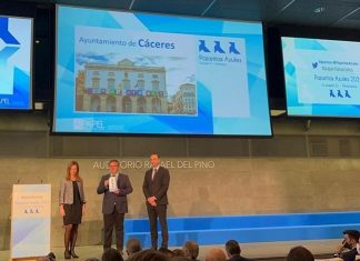 Cáceres recibe tres Pajaritas Azules