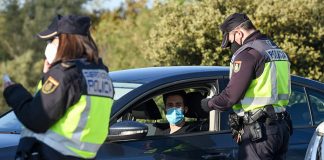 La policía busca a un conductor a la fuga en Cáceres
