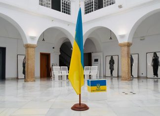 La bandera de Ucrania ondea en la Asamblea de Extremadura La bandera de Ucrania ondea en la Asamblea de Extremadura