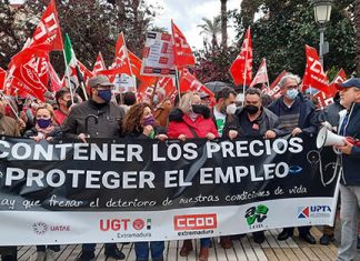 Protestas en Badajoz para limitar el precio de la luz y el gas