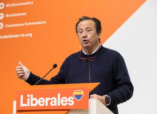 Ciudadanos propone bajar el precio de los carburantes y la luz Ciudadanos propone bajar el precio de los carburantes y la luz