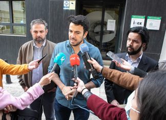 Ciudadanos presenta más de 200 por la mala calidad asistencial del consultorio de Villalba de los Barros