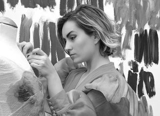 Arena Martínez muestra su diálogo entre moda y pintura en la sala El Brocense