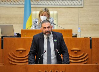 Ciudadanos insiste en quieren “darnos gato por liebre” con el tren Ciudadanos insiste en que el PSOE quiere “darnos gato por liebre” con el tren