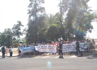 Diversos colectivos protestan frente a la estación de Cáceres para reclamar un tren «digno» tren extremeño
