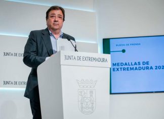 Se dan a conocer los galardonados con la Medalla de Extremadura 2022 Guillermo Fernández Vara - Medalla de Extremadura 2022