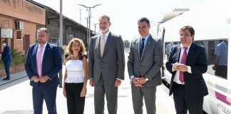 Felipe VI inaugura el nuevo tren extremeño