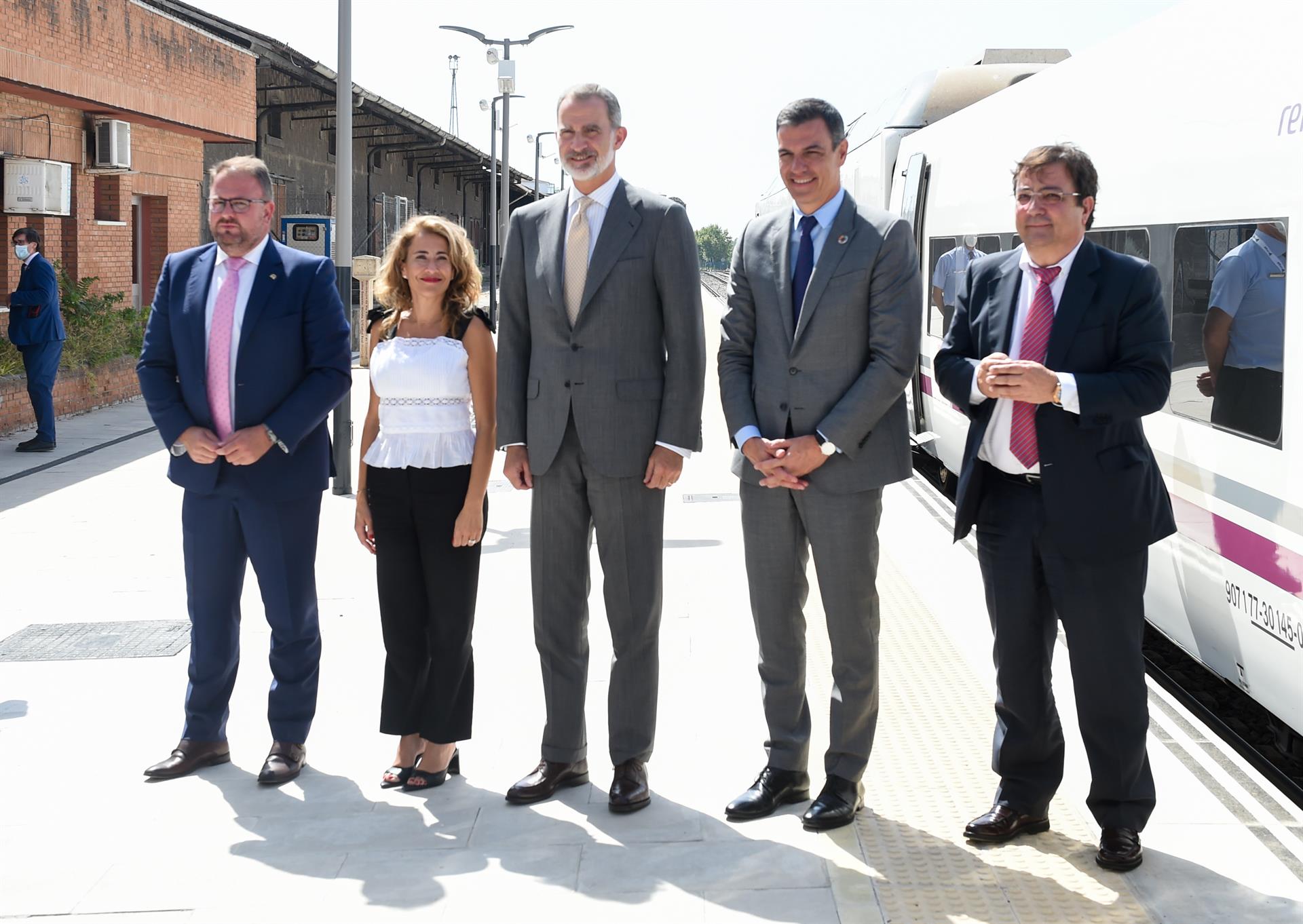 Felipe VI inaugura el nuevo tren extremeño