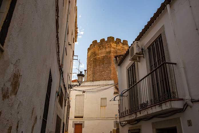 Adjudicada la segunda fase de rehabilitación de la muralla de Cáceres