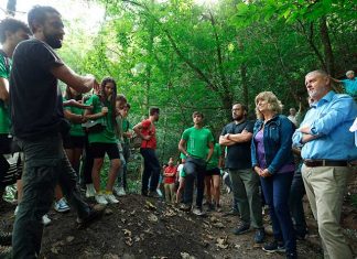Voluntarios extremeños participan en la recuperación de barracones del franquismo Voluntarios extremeños participan en la recuperación de barracones del franquismo