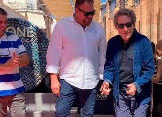 Miguel Ríos descubre una placa en su honor en Mérida