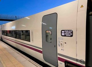 El tren Alvia Badajoz-Madrid se retrasa más de una hora El tren Alvia Badajoz-Madrid se retrasa más de una hora