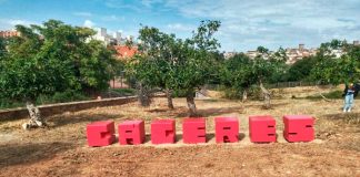 Letras rojas Cáceres
