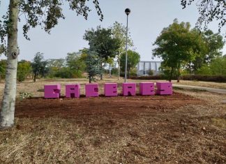 Letras magenta Cáceres