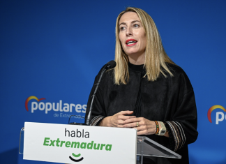 María Guardiola tacha de «vergüenza» las incidencias en el tren extremeño