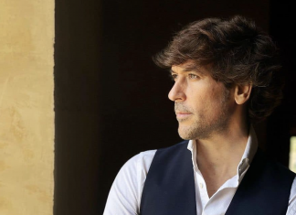 El cantante Manuel Lombo, del último espectáculo del año del López de Ayala de Badajoz