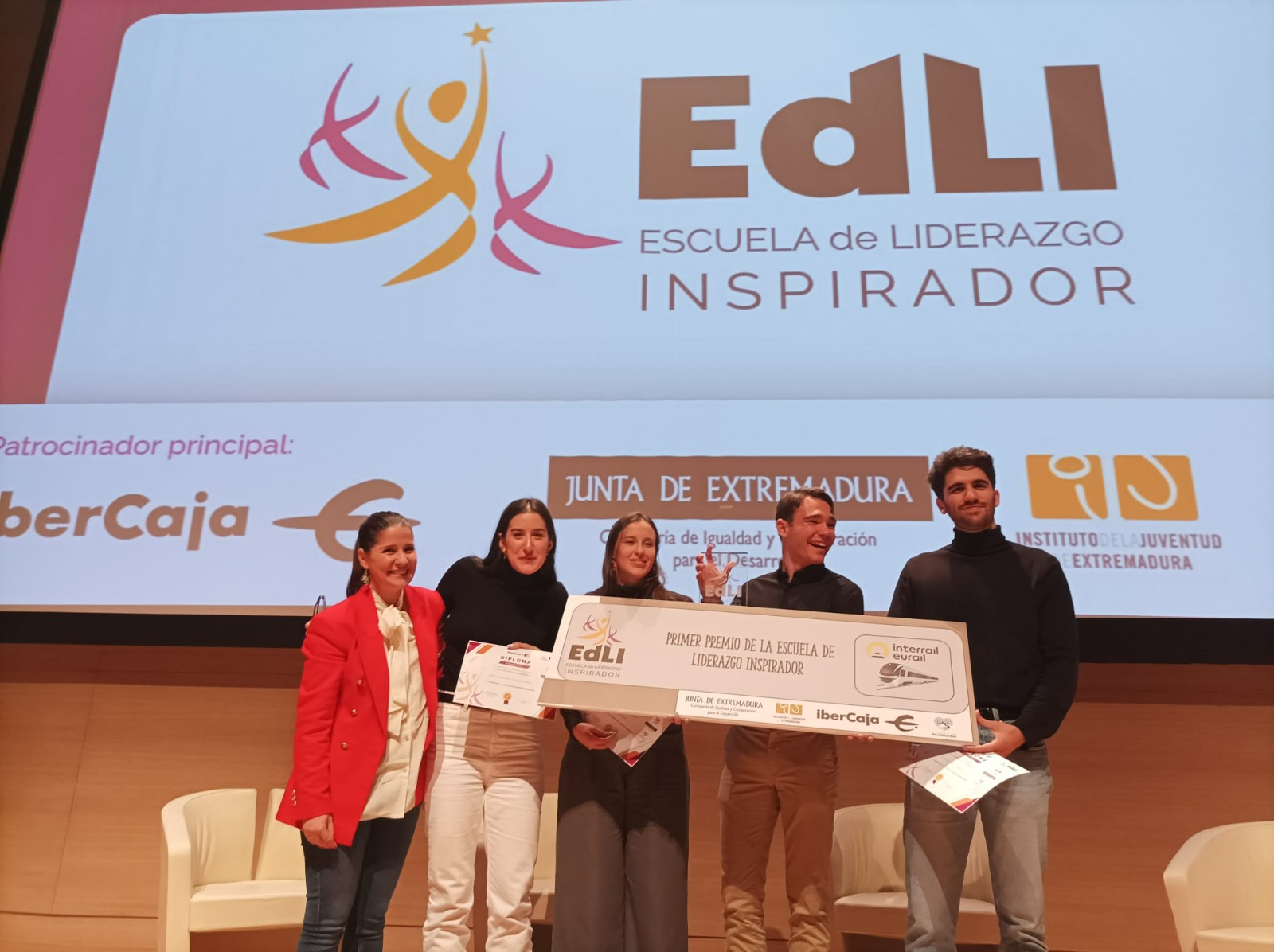 Un proyecto empresarial de ropa sostenible gana el primer premio de la Escuela de Liderazgo Inspirador de Extremadura