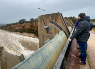 Pantano de Guadiloba aliviando agua