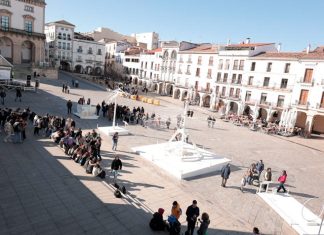 La Plaza Mayor de Cáceres descubre a Leonardo Da Vinci Leonardo Da Vinci
