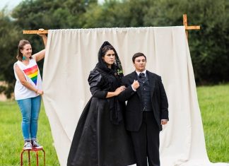 La comedia ‘Elisa y Marcela’ llega a Mérida este domingo Cartel de la obra teatral 'Elisa y Marcela'