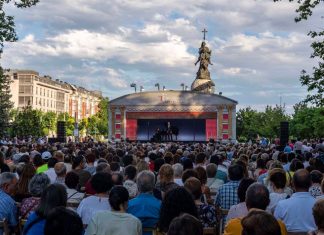 La Carroza del Teatro Real llega este sábado a la Plaza Mayor de Cáceres Carroza del Teatro Real
