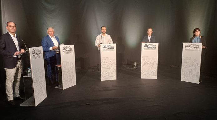 candidatos a la alcaldía en el debate de Cáceres