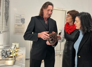 El artista Alfonso Doncel inaugura el año expositivo en la sala de arte El Brocense de Cáceres