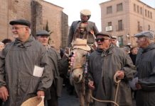 La Fiesta de las Lavanderas de Cáceres podría prescindir del burro para llevar el 'pelele' por la normativa animal
