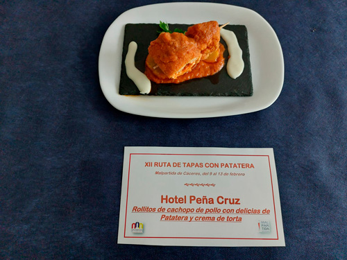 Rollitos de cachopo de pollo con delicias de patatera y crema de torta - Hotel Peña Cruz - XII Jornadas Gastronómicas