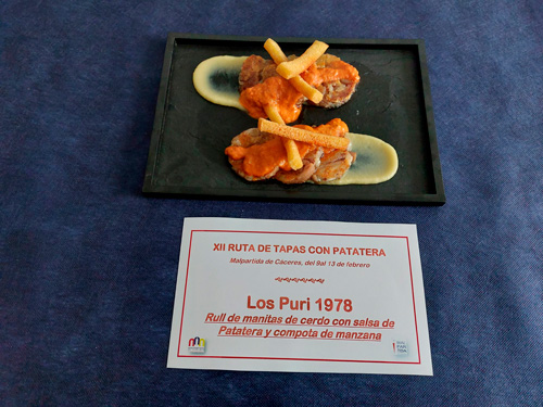 Rull de manitas de cerdo con salsa de patatera y compota de manzana - Los Puri 1978 - XII Jornadas Gastronómicas