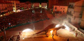 Quema del dragón en la Fiesta del San Jorge en Cáceres