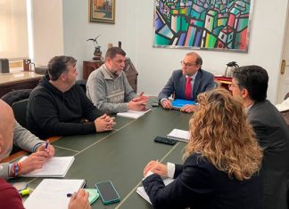 El alcalde de Cáceres propone la dirección provisional para el mercadillo ambulante Reunión Ayuntamiento Cáceres con la Federación Distrito Norte