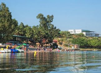 Playa Costa Dulce en el Embalse de Orellana.