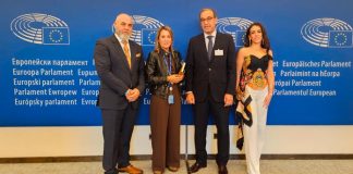 Rafael Mateos presenta en Bruselas el concepto de 'Transcultura' como eje fundamental de Cáceres 2031